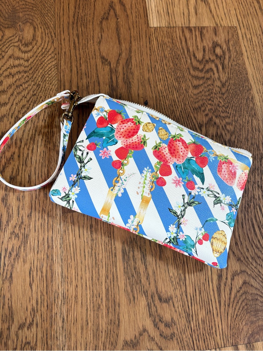 Kurt Geiger London Wristlet Strawberry & Gold Accents NWOT - Picture 6 of 8